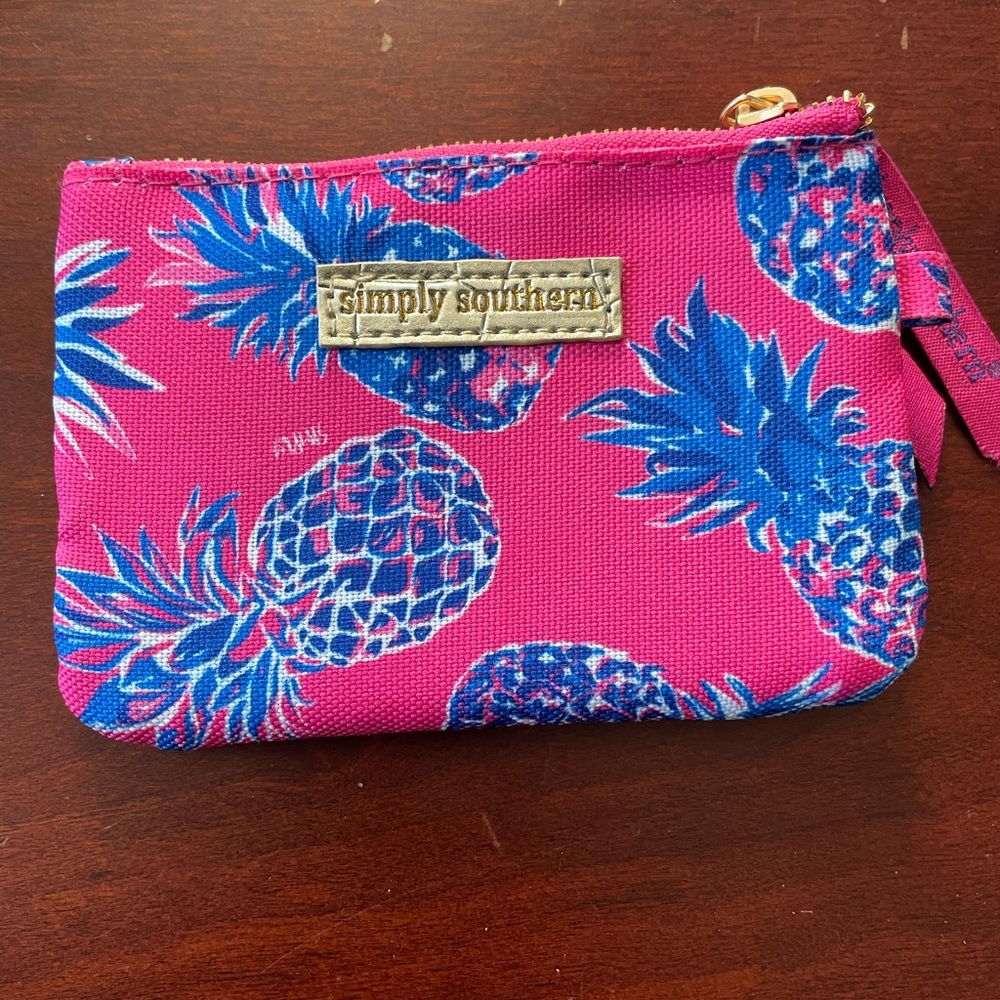 Southern Tide ID case. Pineapple 🍍 motif